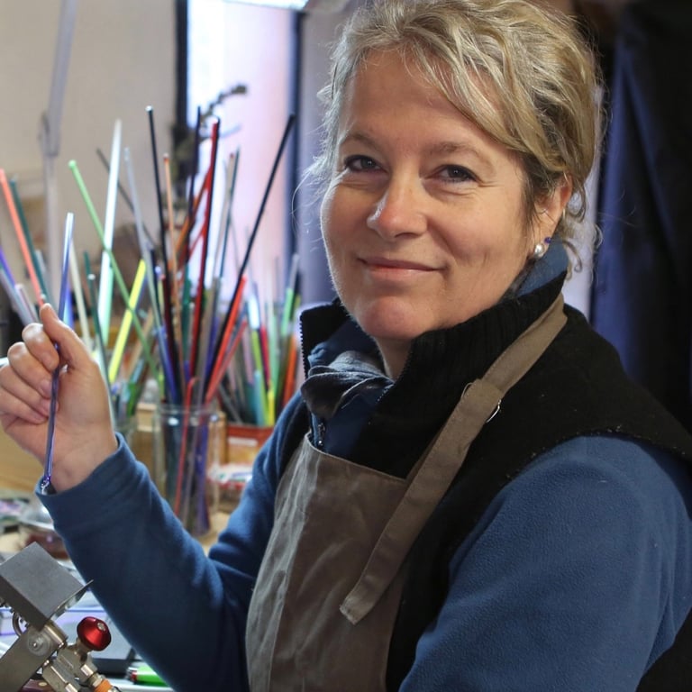 BleuVerre - Hélène ROY : c'est la couleur qui me fait vibrer et le travail de la matière