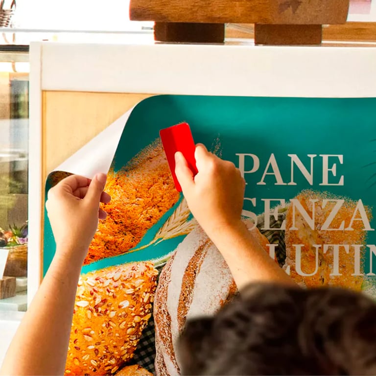 PVC adesivo stampa personalizzata e applicazione su superfice piana