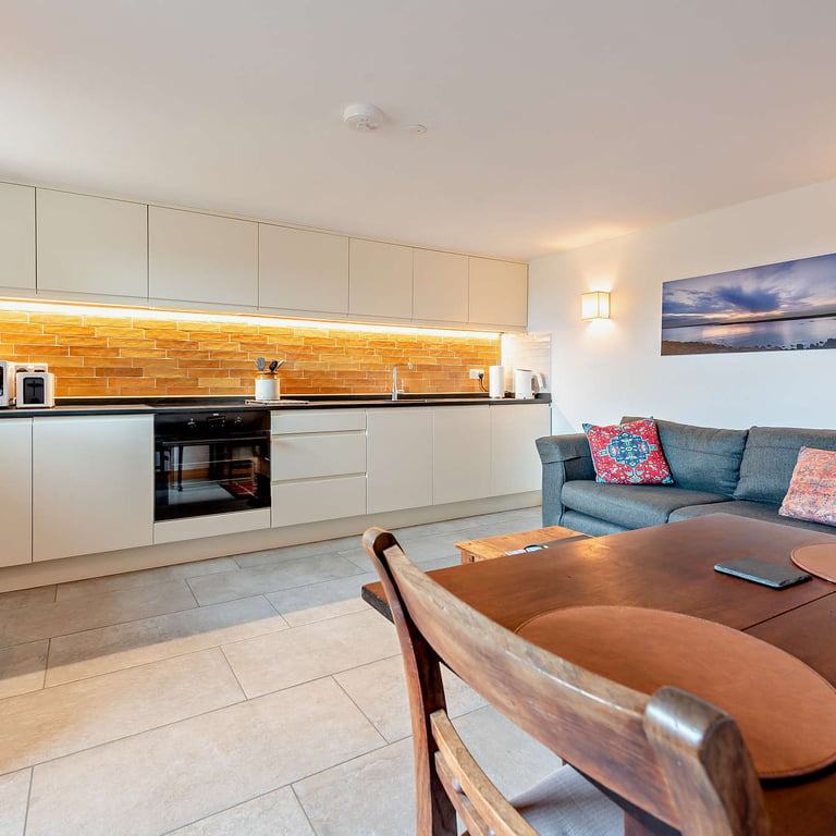 The fully equipped kitchen has everything you need for relaxing breaks for couples.