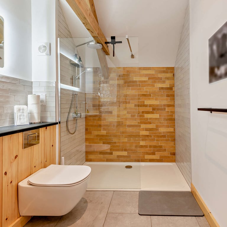 The shower room is better than you will find at Skanda Vale hotels having a deluge shower with plenty of piping hot water.