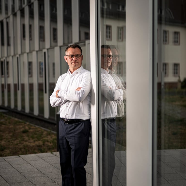 businessportraet-oranienburg-unternehmer-moderne-architektur