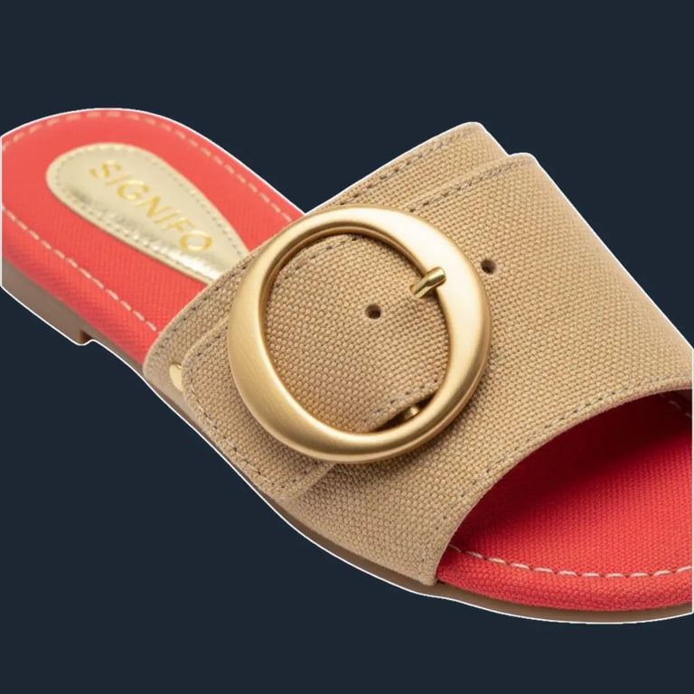Sandal kanvas "Dune Whisper" Signifo Camel Cream dengan gesper emas.