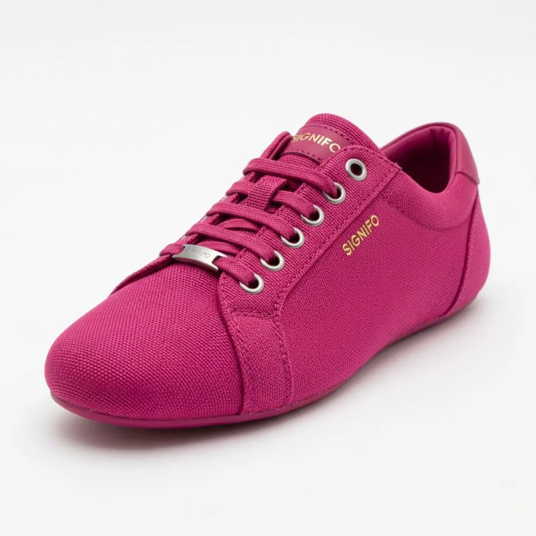 Sepatu sneaker kanvas Signifo berwarna fuchsia dengan tali.