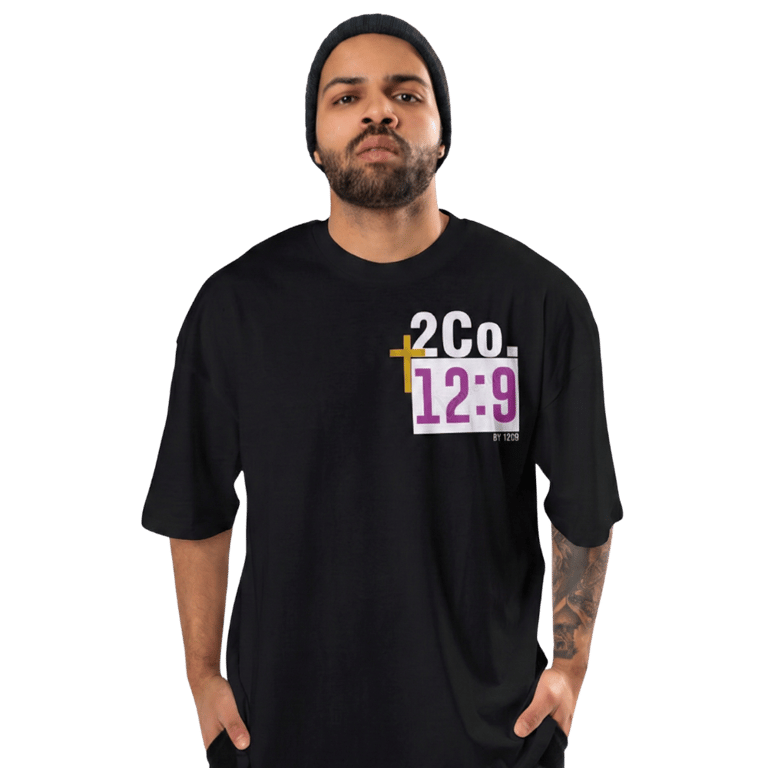 Remera negra premium Escrito Está diseño urbano.