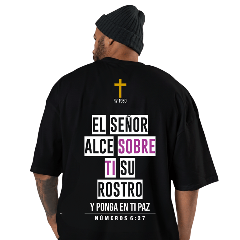 Remera negra premium Escrito Está diseño urbano.