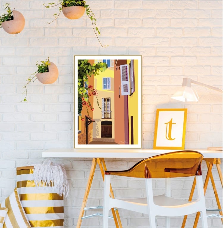 Affiche posée représentant une ruelle de village de Provence aux couleur ocres.