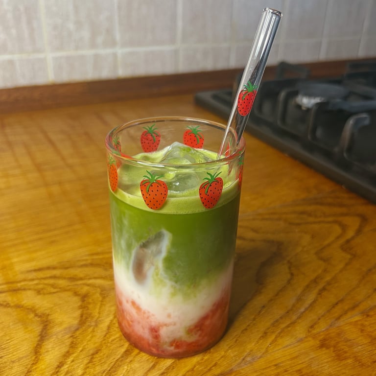 Matcha latte alle fragole | © Cookingwiththehamster