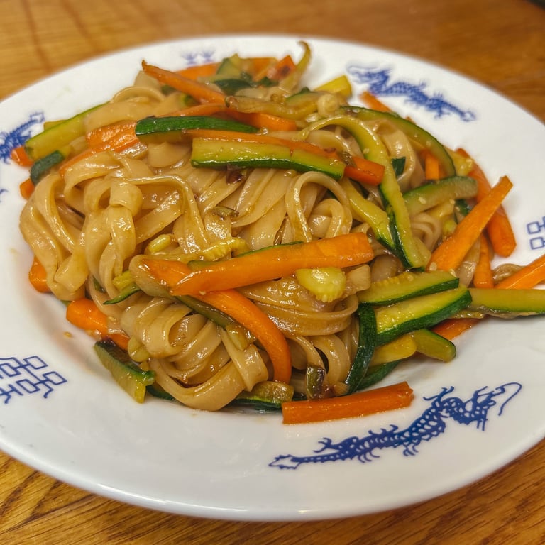 Tagliatelle di riso saltate con verdure | © Cookingwiththehamster