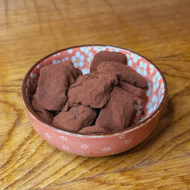 Tartufini hojicha e cioccolato | © Cookingwiththehamster