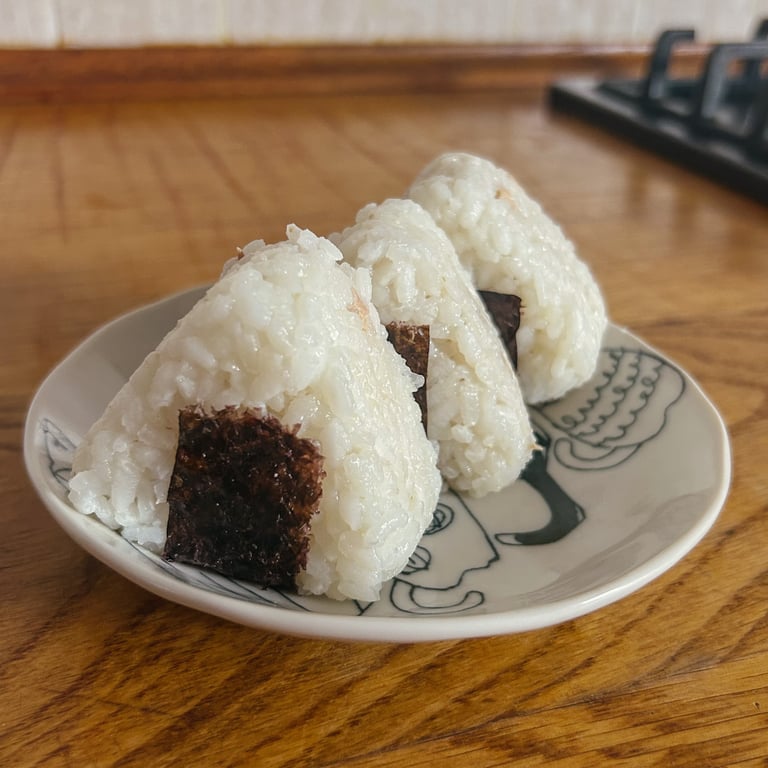 Tuna mayo onigiri | © Cookingwiththehamster