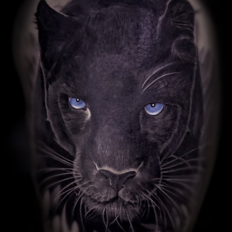 tatuaje pantera realismo blanco negro Barcelona punkotattooartist