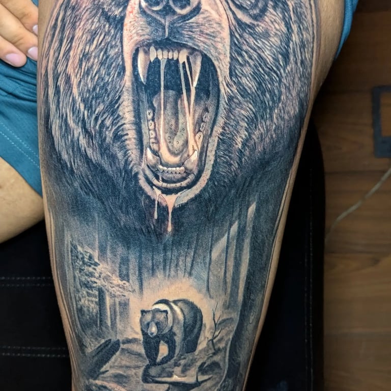 tatuaje oso realismo en blanco y negro por punko tattoo artist en barcelona