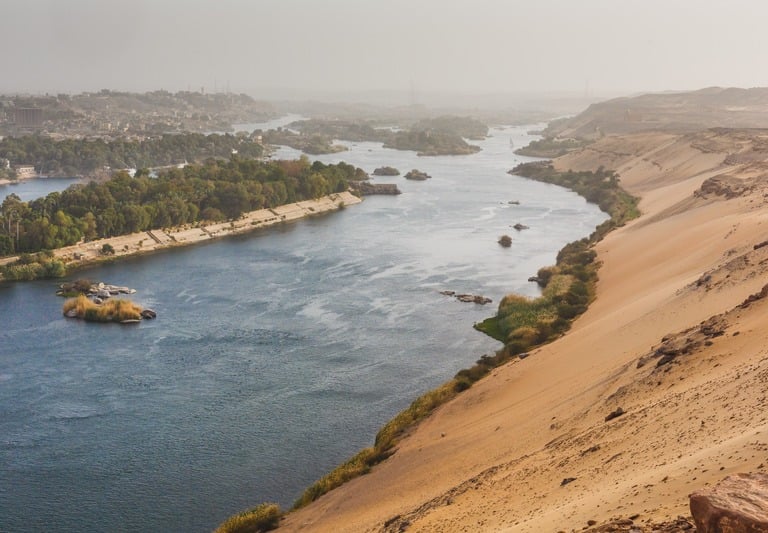 vista panoramica de la ciudad de asuan con egiptotur