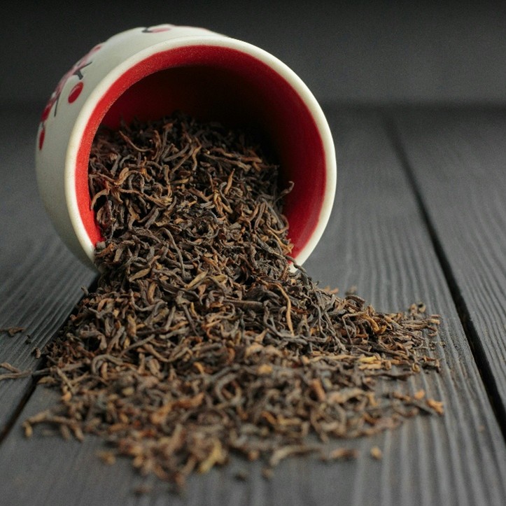 Black tea, responsible for astringency, a trigeminal sensation