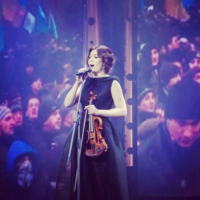 Elmaz smiling in rehearsal room – cropped angle