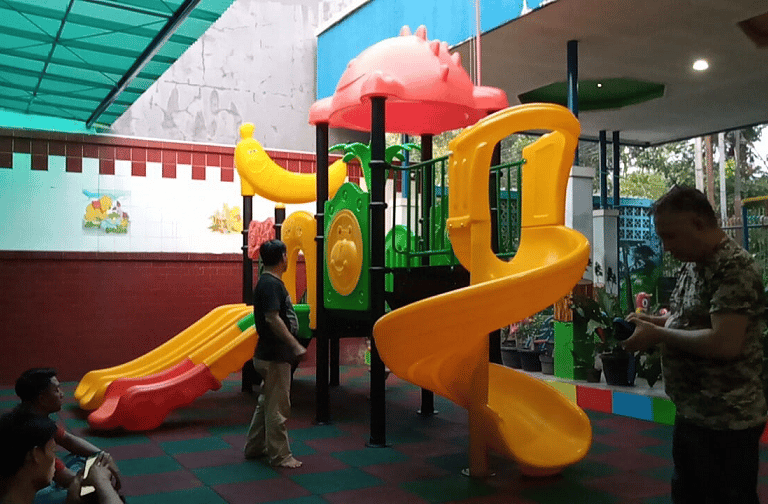 Kontraktor playground indoor anak profesional dengan instalasi seluruh Indonesia