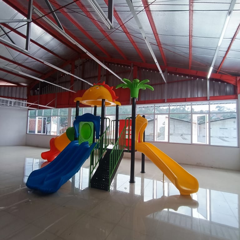 Playground anak indoor custom dengan perosotan mandi bola dan obstacle bermain