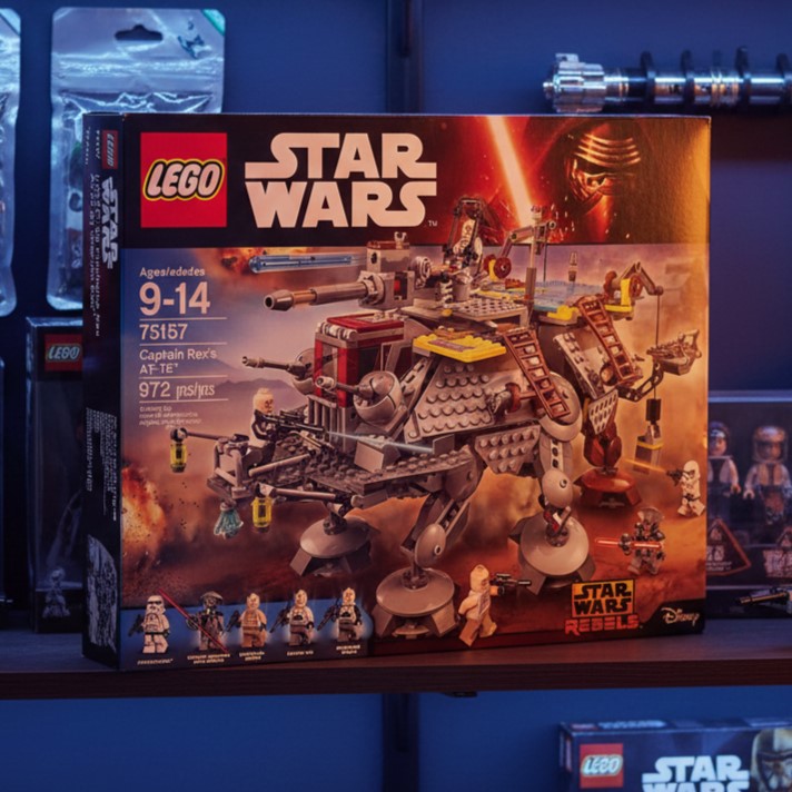 Une boîte de LEGO Star Wars (75157 Captain Rex's AT-TE)