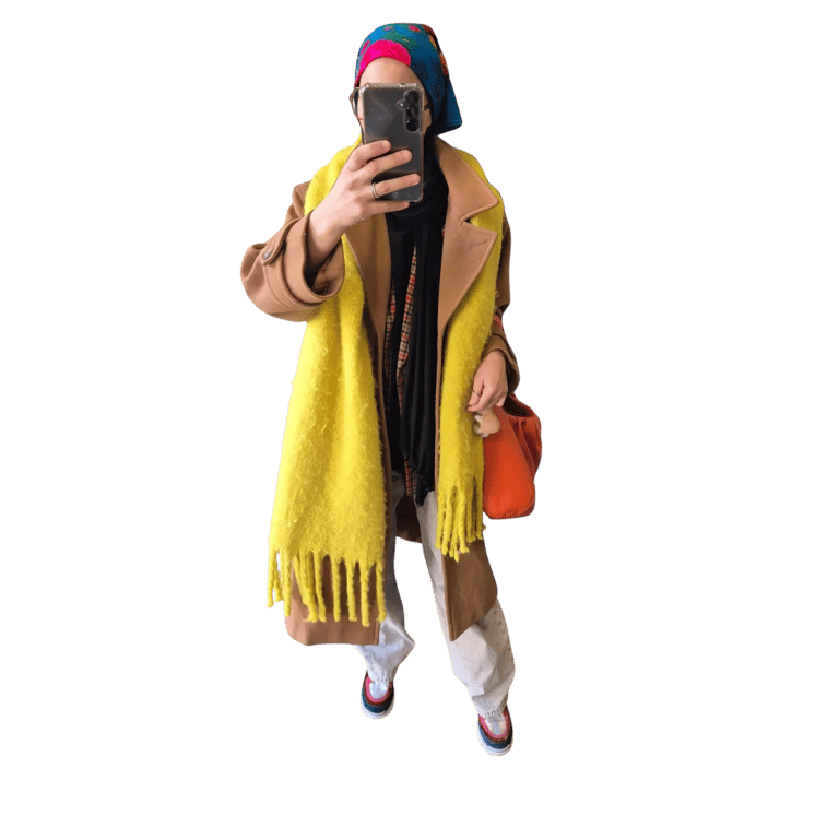 moi c'est Maghnia, alias Bibi de BEWOOMAN, je suis la fondatrice de la 1ère marque anticonformiste qui n'a pas de rayon 