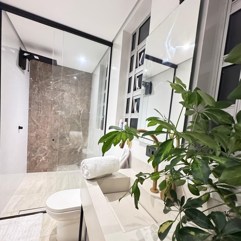 Espaço sofisticado, limpo e organizado