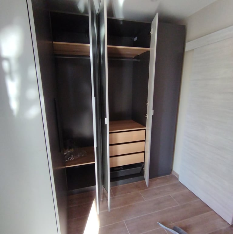 Pose d'un dressing IKEA