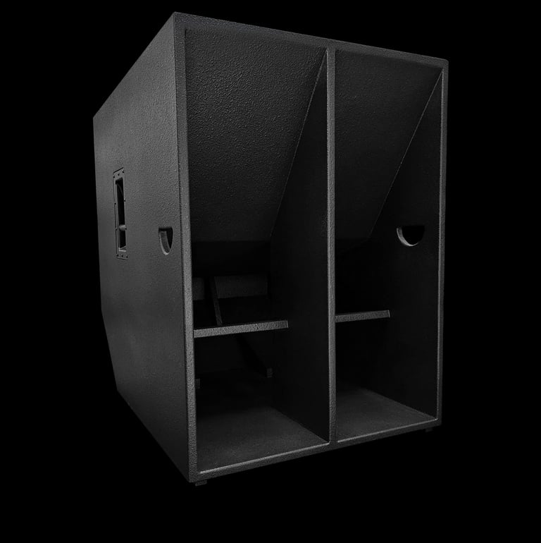 21 zoll Hornsubwoofern in schwarz mit schwarzen Hintergrund