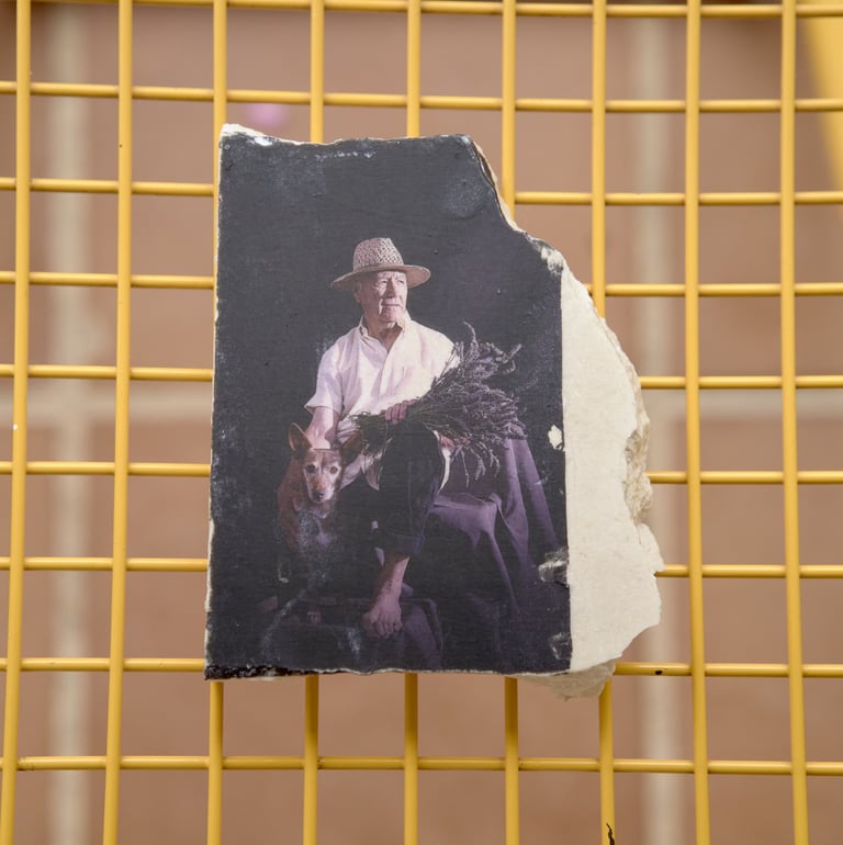 PADRE, retrato mediante transferencia fotográfica sobre mármol a partir de fotografía analógica