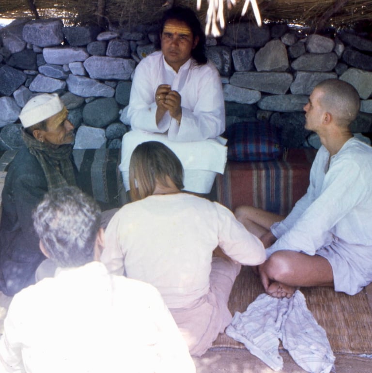 Shri Babaji talks with devotees