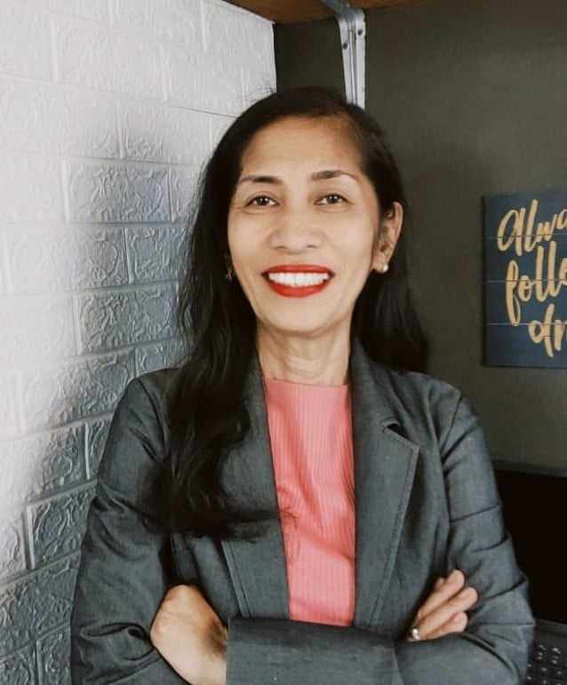 " A stylish consultant in a retro background"