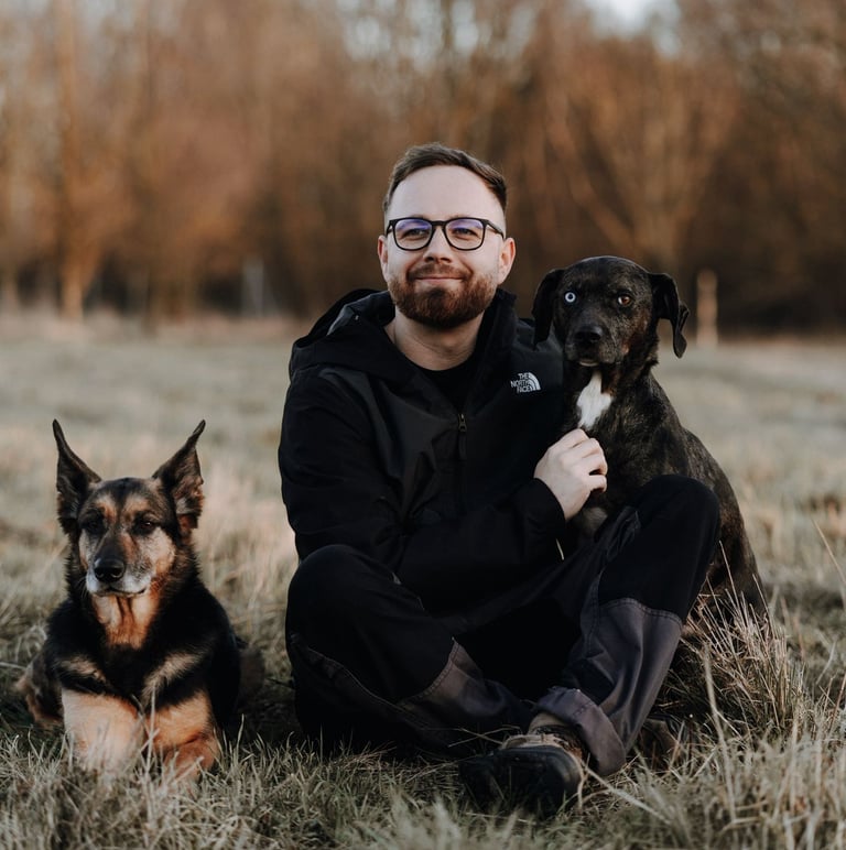 Basti Matern mit 2 Hunden