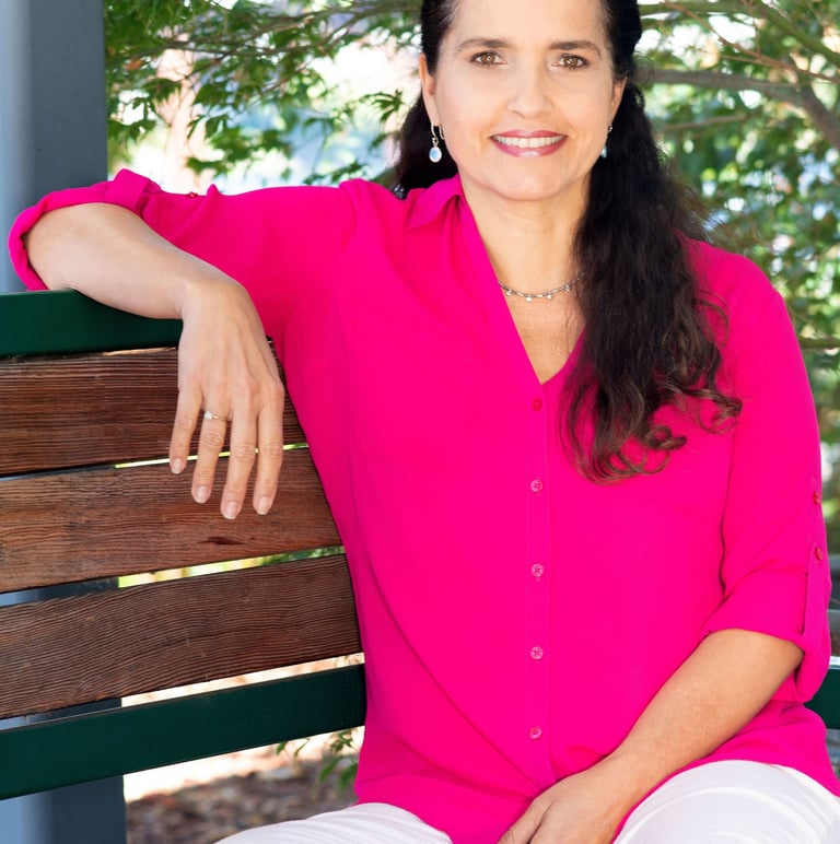 Paula Fontenelle, terapeuta brasileira para brasileiros expats sorrindo