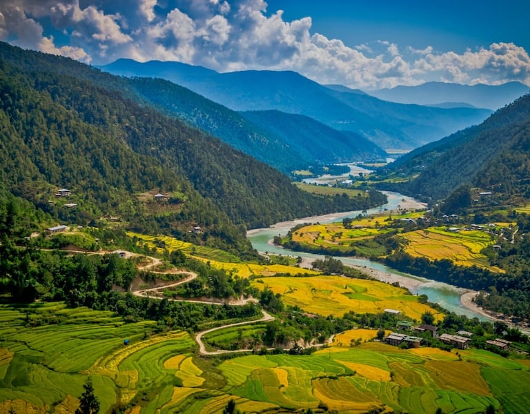 view_from_khasum_yulley_namgyal_stupa_the_nippy_flowing_mochu_river_in_punakha