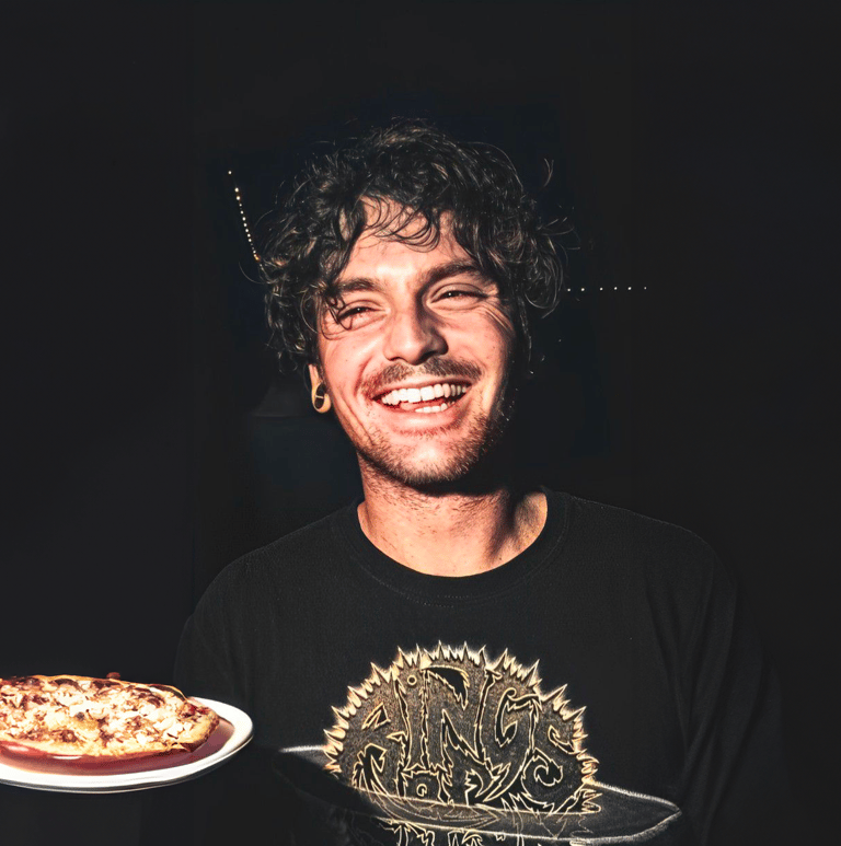 il co-founder e general manager di plasma concerti che sorride