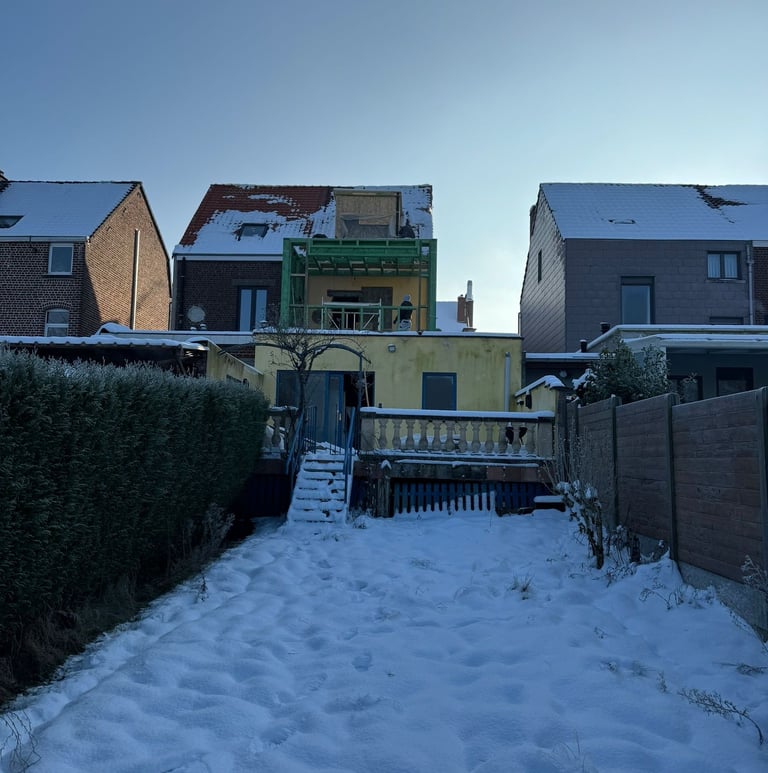 photo avant la rénovation extérieure d'une maison unifamiliale