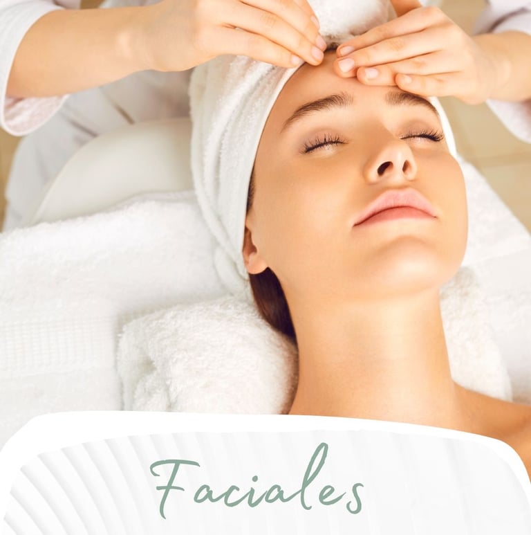 mujer recibiendo un facial de limpieza en una clinica de medicina estetica en cdmx