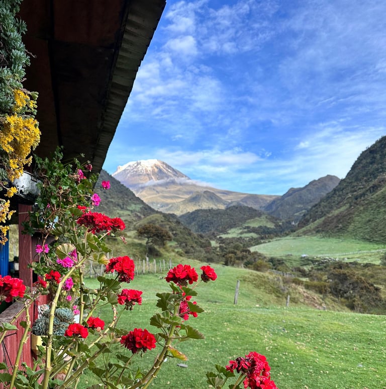 Finca Escuela El Salto en Anzoátegui Tolima, travesía de alta montaña con vista al Nevado del Tolima