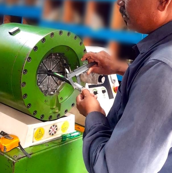 HYDRAULIC HOSE CRIMPING