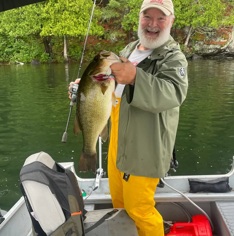 fishing guide in Outaouais region