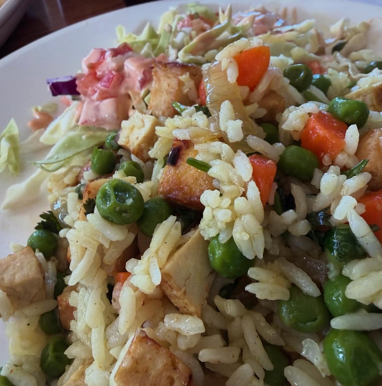 las brasas arroz con pollo, rice, vegetable, and chicken