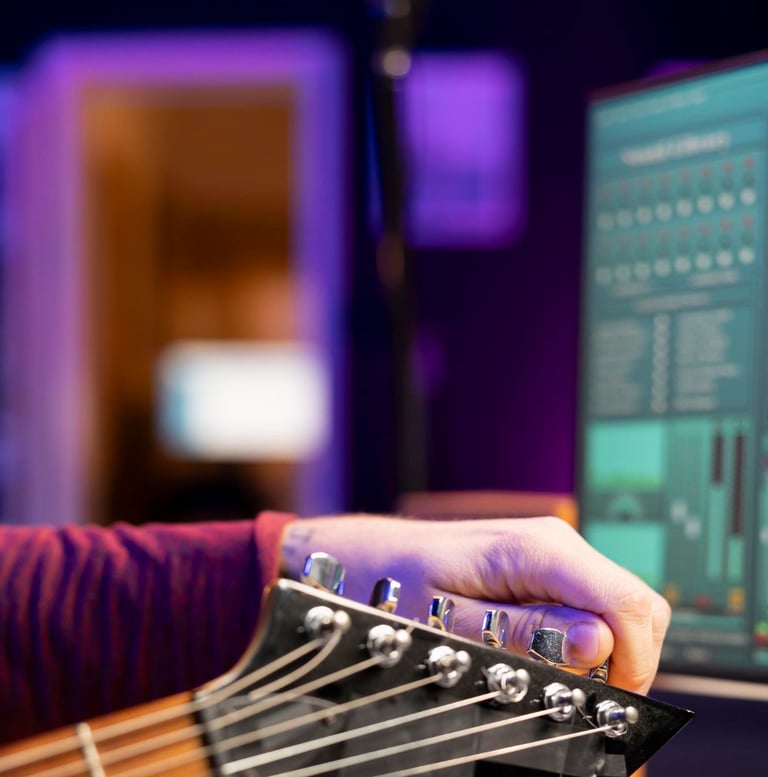 afinando guitarra-producción artística