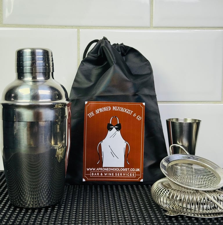 Interactive cocktail masterclass London with professional mixology kit