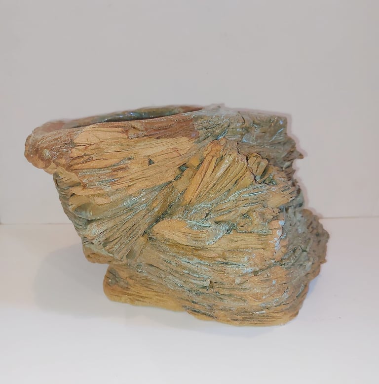 Estelle Del céramiste Sculpture en grès roux superposition de plaques déformées par compression