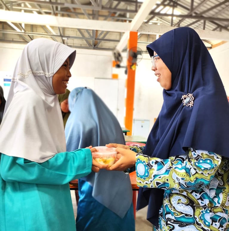 SD Juara Batam Harumas Berbagi PT Usaha Kiat Permata CSR