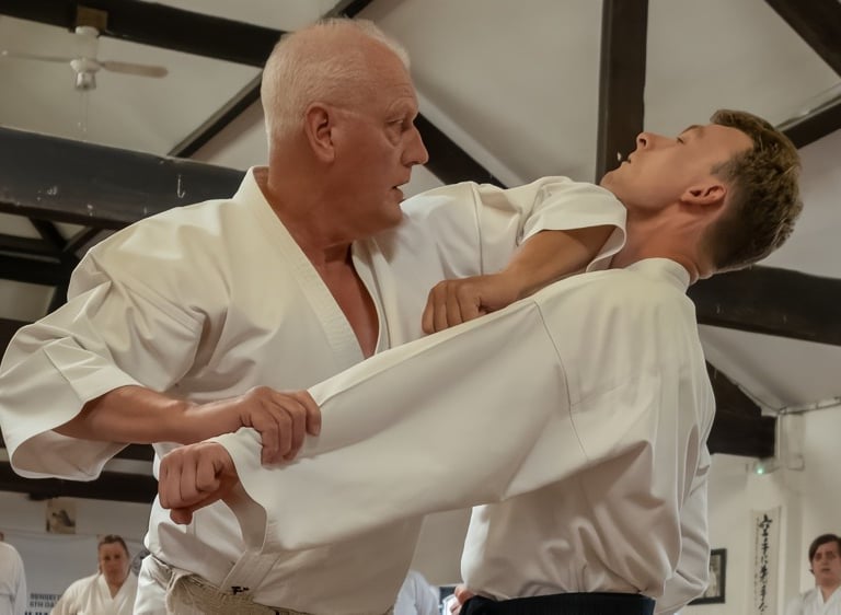 Sensei Dave Kershaw 8th Dan demonstrates empi uchi