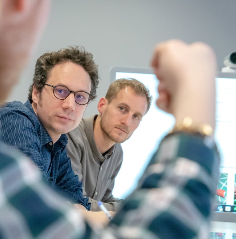 Medical device engineers exchanging ideas to drive project in minimally invasive technologies