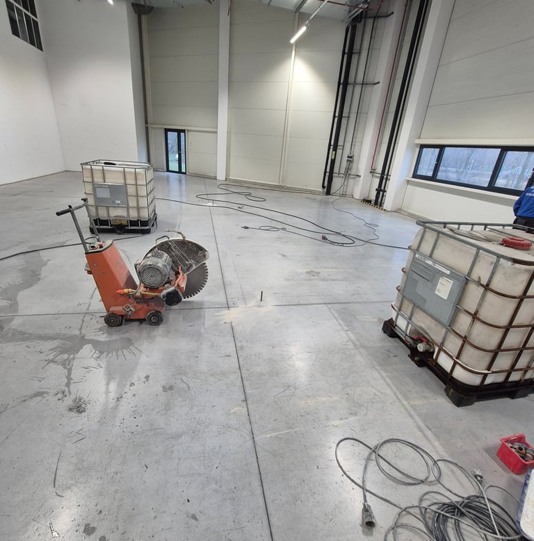 Sík beton- és aszfaltvágás, dilatációs vágás födémvágás, padlóvágás