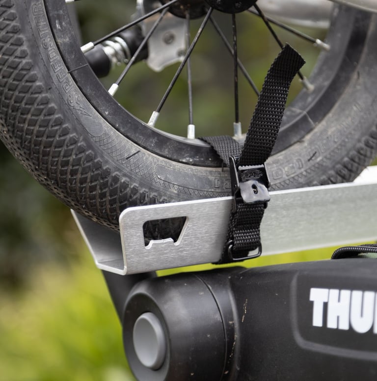 Thule-Fahrradanhaenger-Laufrad-Kinderfahrrad-Befestigung-Halterung-Spazieren-Woom-Early Rider-Pucky