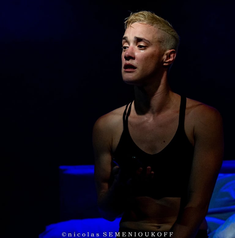 Spectacle futuriste - ALGORITHME - Cie les 7 Fromentins - Crédit photo Nicolas SEMENIOUKOFF - ARTEPHILE Avignon OFF 2026