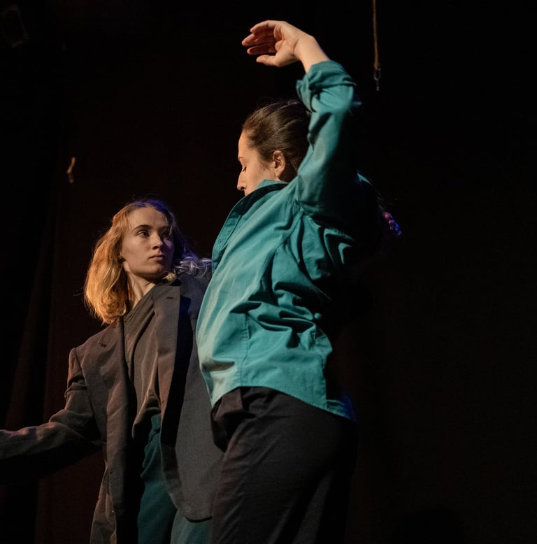 Johanna Spies performing a contemporary dance duet