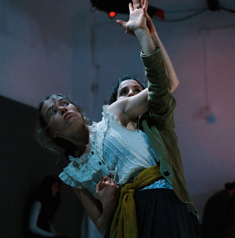 Johanna Spies performing a contemporary dance duet